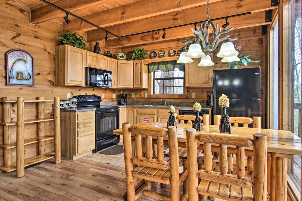 Sevierville Sanctuary Hot Tub, Pool Table And Deck! Экстерьер фото